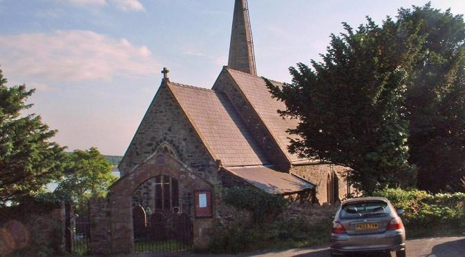 Gereja St. Mary yang jadi asal muasal nama salah satu kota di Wales. | via: businessinsider.co.id
