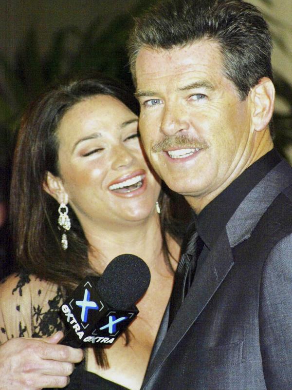 Pierce Brosnan dan Keely Shaye Smith tahun 2004 (Bintang/EPA)