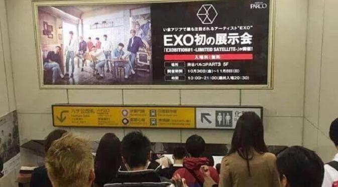 EXO-L ramaikan jalanan di Jepang dengan pernak-pernik EXO (via koreaboo.com)