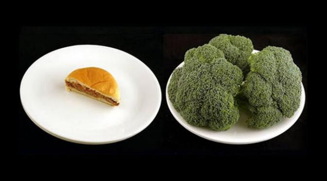200 kalori pada burger dan brokoli. (Via: top.me)