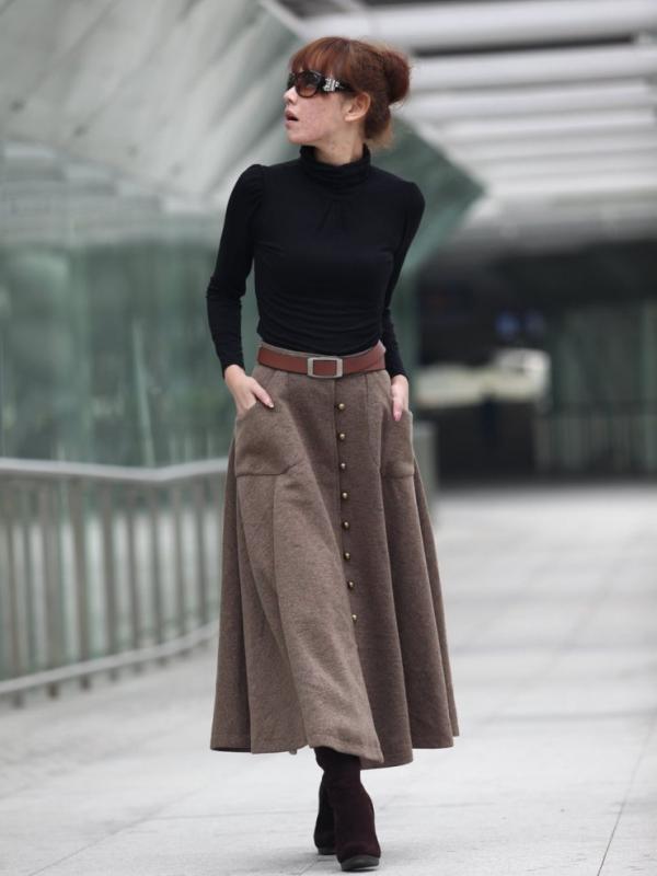 Turtle neck long sleeve + long skirt + ankle boots. (Via: womandvice.ru)