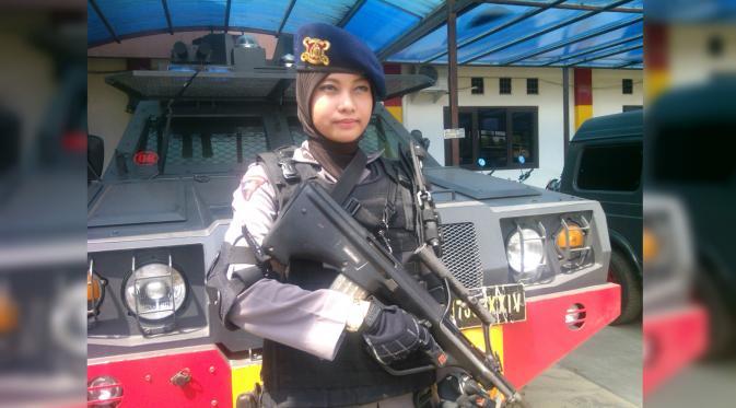 Bripda Adri, sniper cantik dari Indonesia | Via: liputan6.com