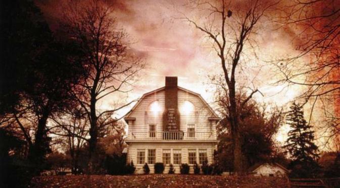 Rumah Amityville yang terkenal paling angker di Amerika Serikat ( The Amityville Horror 1979)