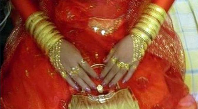 Menikah, Perempuan Ini Dapat Mahar Perhiasan Emas Setoko | via: dailymail.co.uk