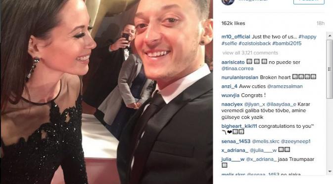 Mesut Ozil Balikan dengan Mandy Caprisco
