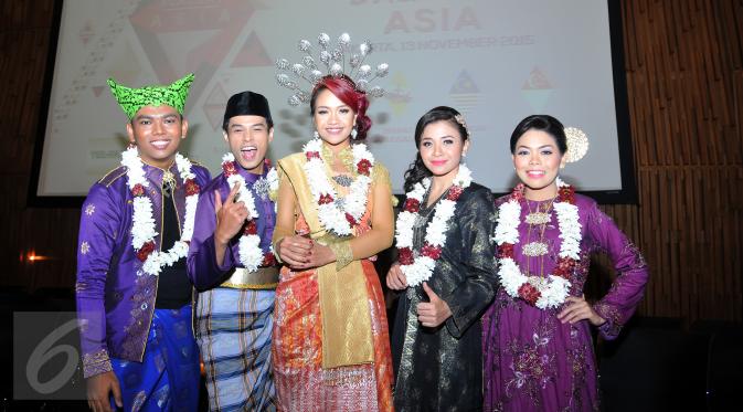 Para Peserta D'Academy Asia asal Malaysia saat melakukan sesi pemotretam di Jakarta, (13/11/2015). (Liputan6.com/Gempur M Surya)