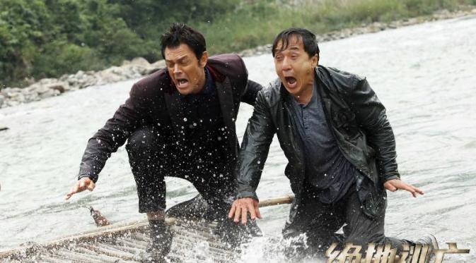 Aksi Johnny Knoxville dan Jackie Chan di film Skiptrace. foto: filmsmash.com