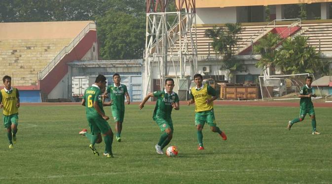Slamet Nurcahyo, salah satu pemain berteknik tinggi yang dimiliki Surabaya United. Ia diyakini akan jadi pembeda dalam duel kontra PS TNI. (Bola.com/Zaidan Nazarul)