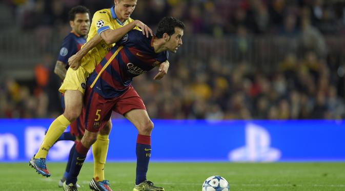 Sergio Busquets masuk dalam daftar pemain tercepat di Barcelona pada musim 2016-17. (AFP/Lluis Gene)