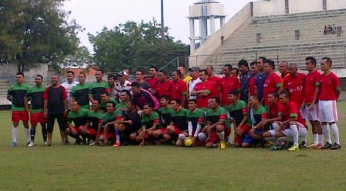 Mantan pemain PSIS Semarang dalam laga uji coba melawan SIWO PWI Jateng di Stadion Citarum Semarang, Minggu (15/11/2015) (Istimewa)
