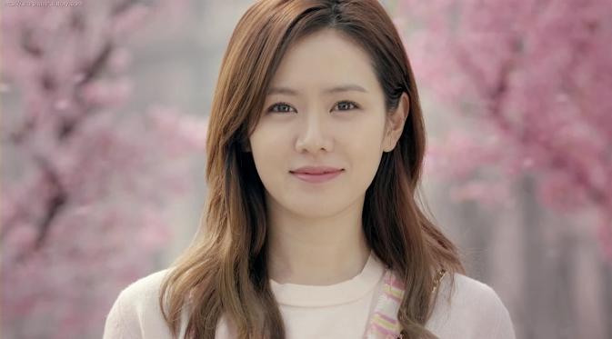 Son Ye Jin. Foto: via ehiyo.com