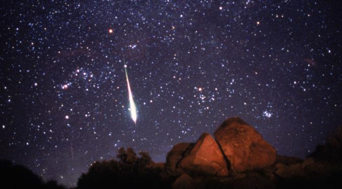 Hujan meteor leonids di tahun 2014. | via: Huffington Post 