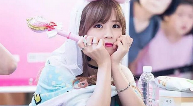 Ucapkan Duka Untuk Paris, Chorong A Pink Justru Dikecam [foto: instagram/chorong.apink]