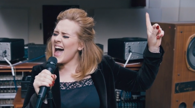 Adele dalam video When We Were Young.