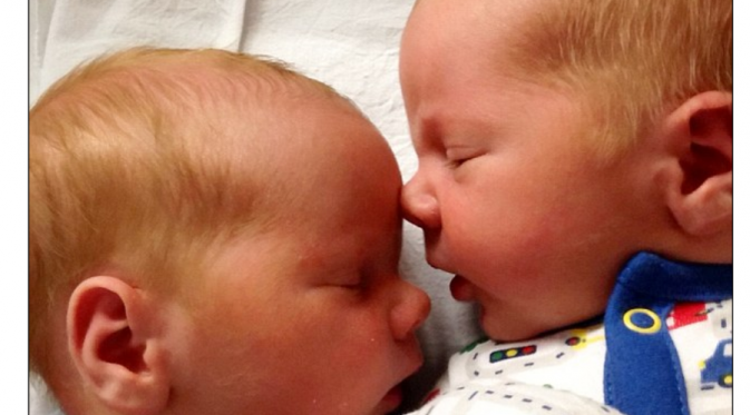 Bayi kembar di Skotlandia (Foto: Swns)