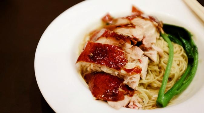 Smoky Grilled Chicken with Zucchini Ramen Noodles. | via lifehack.org