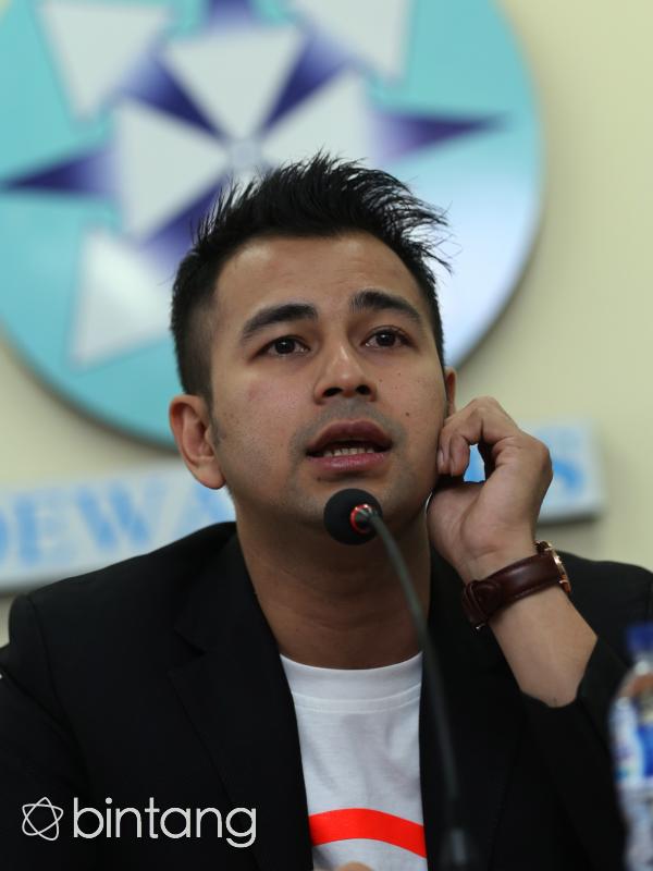 Kedatangan Raffi ke Dewan Pers untuk mengadukan persoalan yang dialaminya, terkait adanya pelaporan terhadap  dirinya ke Polda Metro Jaya beberapa hari lalu. Ia ingin masalahnya tak berlarut-larut. (Andy Masela/Bintang.com)