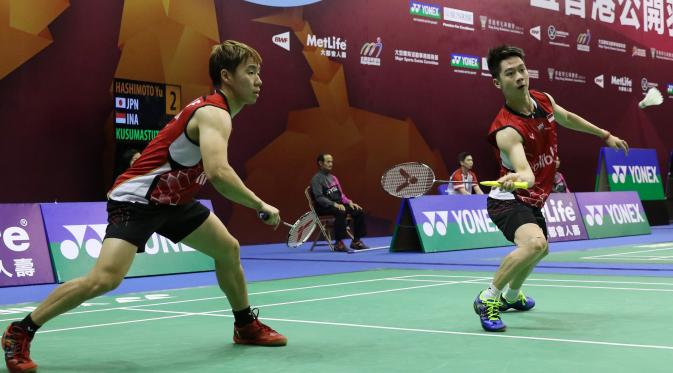 Ganda putra Indonesia Marcus Fernanldi Gideon/Kevin Sanjaya Sukamuljo lolos ke babak kedua Hong Kong Open Super Series 2015, Rabu (18/11/2015). (Liputan6.com/Humas PP PBSI)