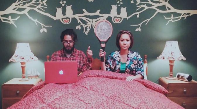 Bunga Citra Lestari memperlihatkan foto saat bersama Alex Abbad di ranjang. (foto: instagram.com/bclsinlair)