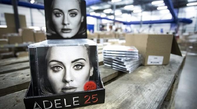 Album 25 milik Adele dipastikan tidak hadir di Spotify dan Apple Music (sumber: theguardian.co.uk)
