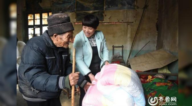 Selain mendapatkan bantuan dari warga, mereka juga mendapat uluran tangan dari pemerintahan setempat. (Shanghaiist)