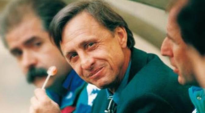Johan Cruyff mengganti rokok dengan permen lolipop
