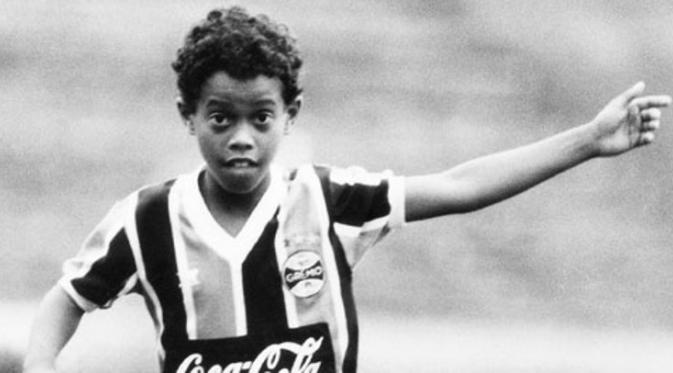 Ronaldinho saat masih berusia 13 tahun dan membela klub Gremio di Brasil pada 1993. (Dok. Sportsdaily)