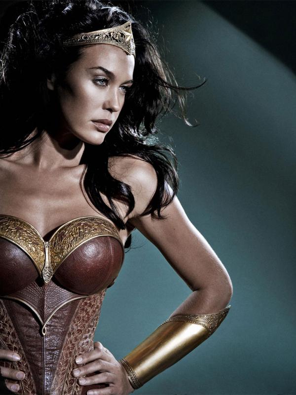 Megan Gale, pemeran Wonder Woman dalam film Justice League Mortal yang dibatalkan. (Mark Rogers / Hitfix)