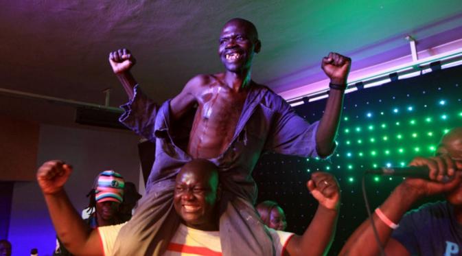 Milton Sere sebagai pemenang Zimbabwe Mr. Ugly 2015. (Via: news.nationalpost.com)