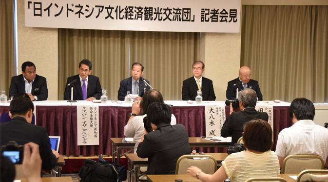 Konferensi pers program kunjungan 1000 wisatawan Jepang ke Indonesia di Tokyo, pada Rabu (16/9/2015).