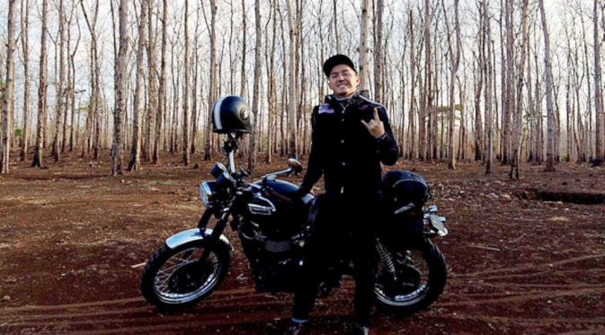 Ananda Omesh dikenal gemar mengoleksi berbagai jenis motor [foto: instagram/omeshomesh]