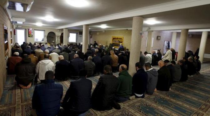 Anggota ISIS di Belgia, Krisis Identitas dan Jarang ke Masjid. Komunitas Muslim di Molenbeek, Belgia. (Reuters)