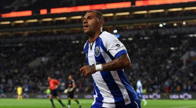 Pemain asal Portugal, Ricardo Quaresma, pernah berkarier di FC Porto pada 2004-2008, dan 2014-2015, serta di Besiktas 2010-2012, dan 2015 hingga sekarang. (AFP PHOTO/Francisco Leong)