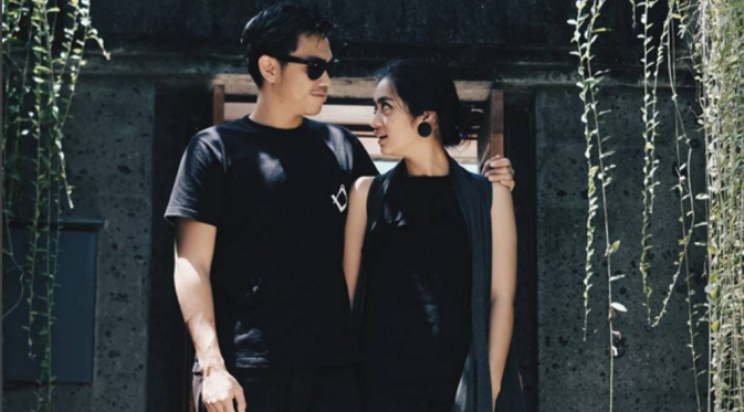 Ayudia dan suami saat menikmati liburan di Bali [foto: instagram/dittopercussion]