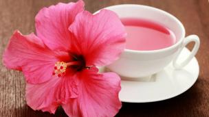 Hibiscus tea.| via: indiatimes.com