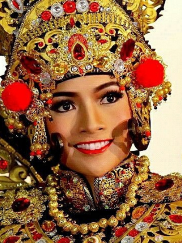 Anindya Kusuma Putri dengan busana Barong Bali. (Instagram @anindyakputri)