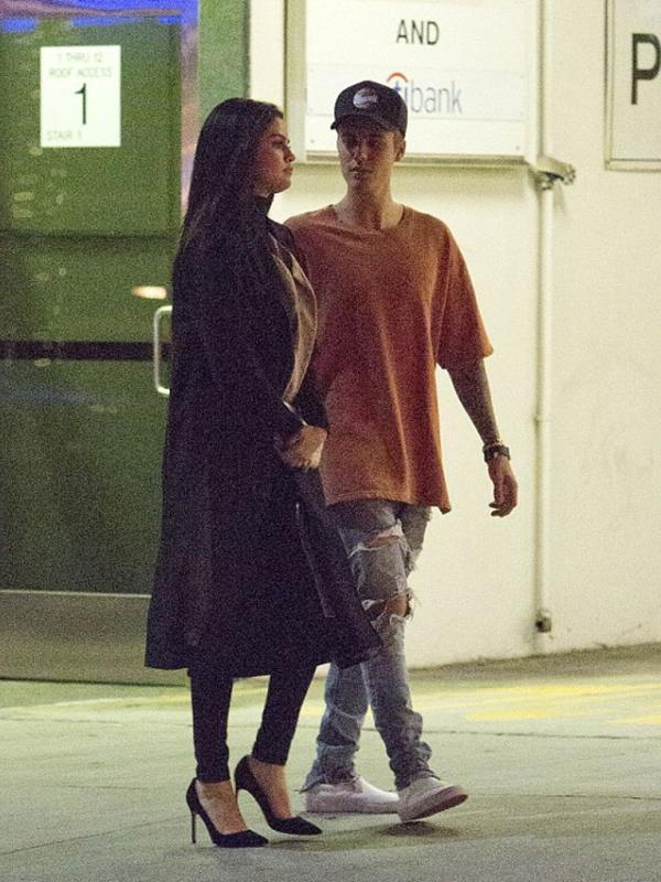 Justin Bieber dan Selena Gomez, Jumat (20/11/2015) (via dailymail.co.uk)
