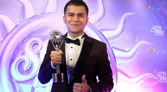 Handika Pratama raih penghargaan Aktor Pendukung Paling Ngetop (Liputan6.com/Herman Zakharia)