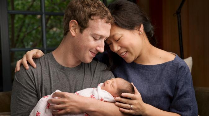 CEO Facebook Mark Zuckerberg bersama istrinya Priscilla dan putri pertamanya, Max. Zuckerberg dan istri akan menyumbangkan 99 persen saham Facebook untuk amal setelah kelahiran putrinya pada pekan lalu. (REUTERS/Courtesy of Mark Zuckerberg)