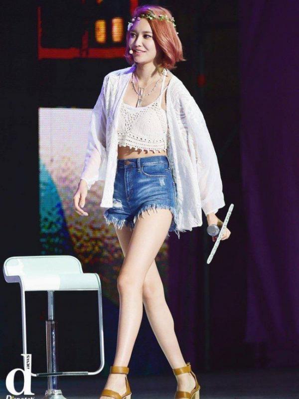 Sooyoung SNSD (via koreaboo.com)