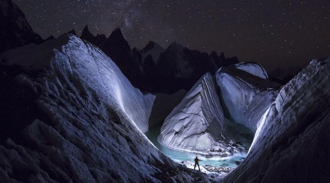 Karakoram, Pakistan. | via: David Kaszlikowski/Rex Features