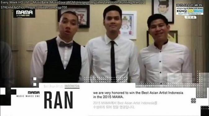 MAMA 2015 memberikan penghargaan kepada grup RAN sebagai `Best Asian Artist Indonesia` [foto: twitter/ranforyourlife]