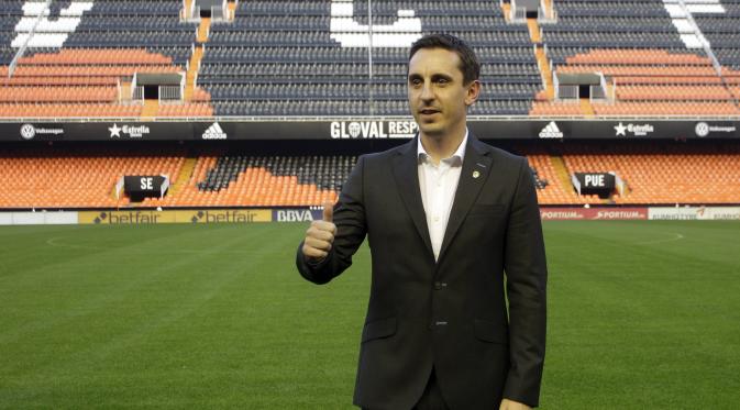 Gary Neville calon suksesor Van Gaal