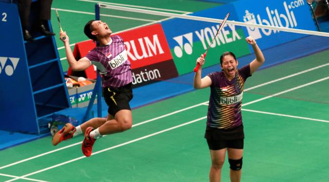 Ganda campuran Indonesia Hafiz Faisal/Shela Devi Aulia menyingkirkan unggulan dua dari Tiongkok, Lu Kai/Huang Yaqiong, di perempat final Indonesian Masters 2015, Jumat (4/12/2015). (Liputan6.com/Humas PP PBSI)