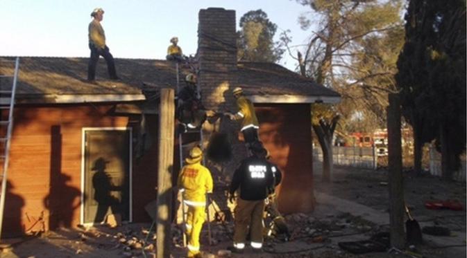 Sang pemilik rumah awalnya tak menyadari ada orang di dalam cerobong asap tersebut, sampai akhirnya terdengar suara orang teriakan.