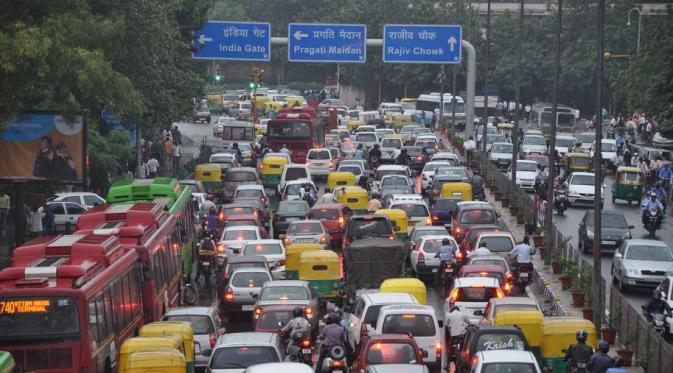 Sekelompok aktivis lingkungan memuji langkah pemerintah Delhi, India, yang secara drastis mengurangi jumlah kendaraan pribadi. 
