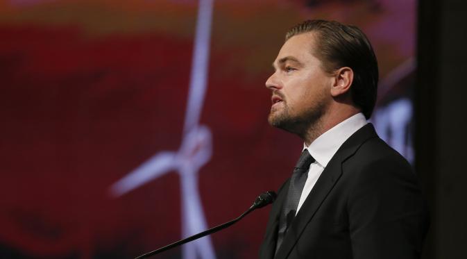 Aktor AS, Leonardo DiCaprio menyampaikan pidatonya saat pertemuan walikota dalam Konferensi Dunia Perubahan Iklim 2015 (COP21) di Paris, Prancis, 4 Desember 2015. (PATRICK KOVARIK / AFP)