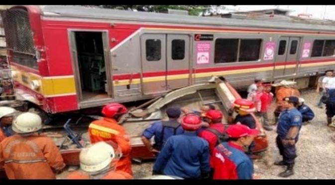 Kecelakaan maut kereta VS metromini | via: hilishi.com