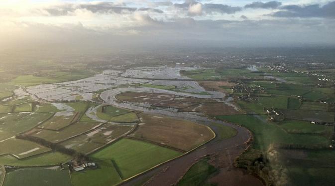 Potret pantauan udara lokasi banjir pasca Badai Desmon di Carlisle, Inggris. (Twitter @Keiran_Farrer)