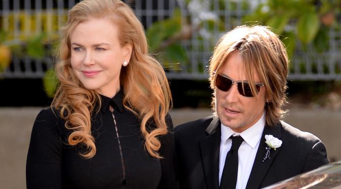 Suami dari Nicole Kidman ini juga mengatakan akhirnya pertempuran panjang sang ayah dengan penyakit kanker telah berakhir dalam damai. Kecintaan sang ayah pada musik country tetap ada dalam jiwanya. (Bintang/EPA)